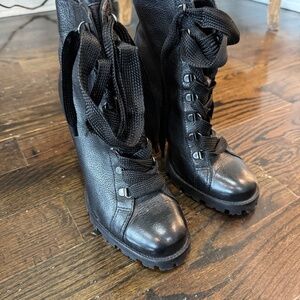 Schultz Lace Up HeelBoots